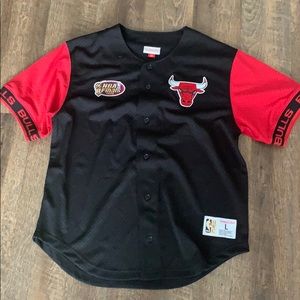 BRAND NEW Mitchell and ness bulls jersey